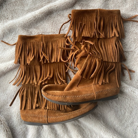 minnetonka fringe moccasins - Picture 1 of 3
